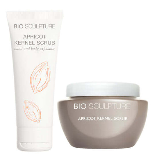 Retail Apricot Kernal Scrub - SPA SPA In diesem Peeling mit seinem angenehmweichen Abrieb entfalten unter anderem Teebaumöl, pulversierte Aprikosen-Kerne und pulverisierter Bimsstein sowie Urea ihre reinigende und pflegende Wirkung. Optimal für Maniküre u