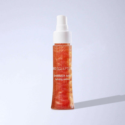 Shimmer Mist SPA Erleben Sie die ultimative Feuchtigkeitsversorgung mit strahlendem Schimmer. Entdecken Sie das Geheimnis strahlender, jugendlicher Haut mit unserem luxuriösen Glowing Shimmer Skin Hydration Mist. Mit Hyaluronsäure angereichert, schließt e