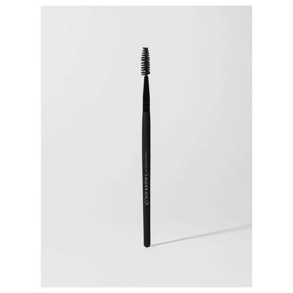Spoolie Brush HD Brows Spoolie-Pinsel Der ultimative Augenbrauenpinsel für Ihre Sammlung. Der einfache Augenbrauenpinsel ist ein vielseitiger Pinsel, der die Härchen in Form bringt und gleichzeitig hilft, sie mit dem Make-up zu verblenden, um ein weiches