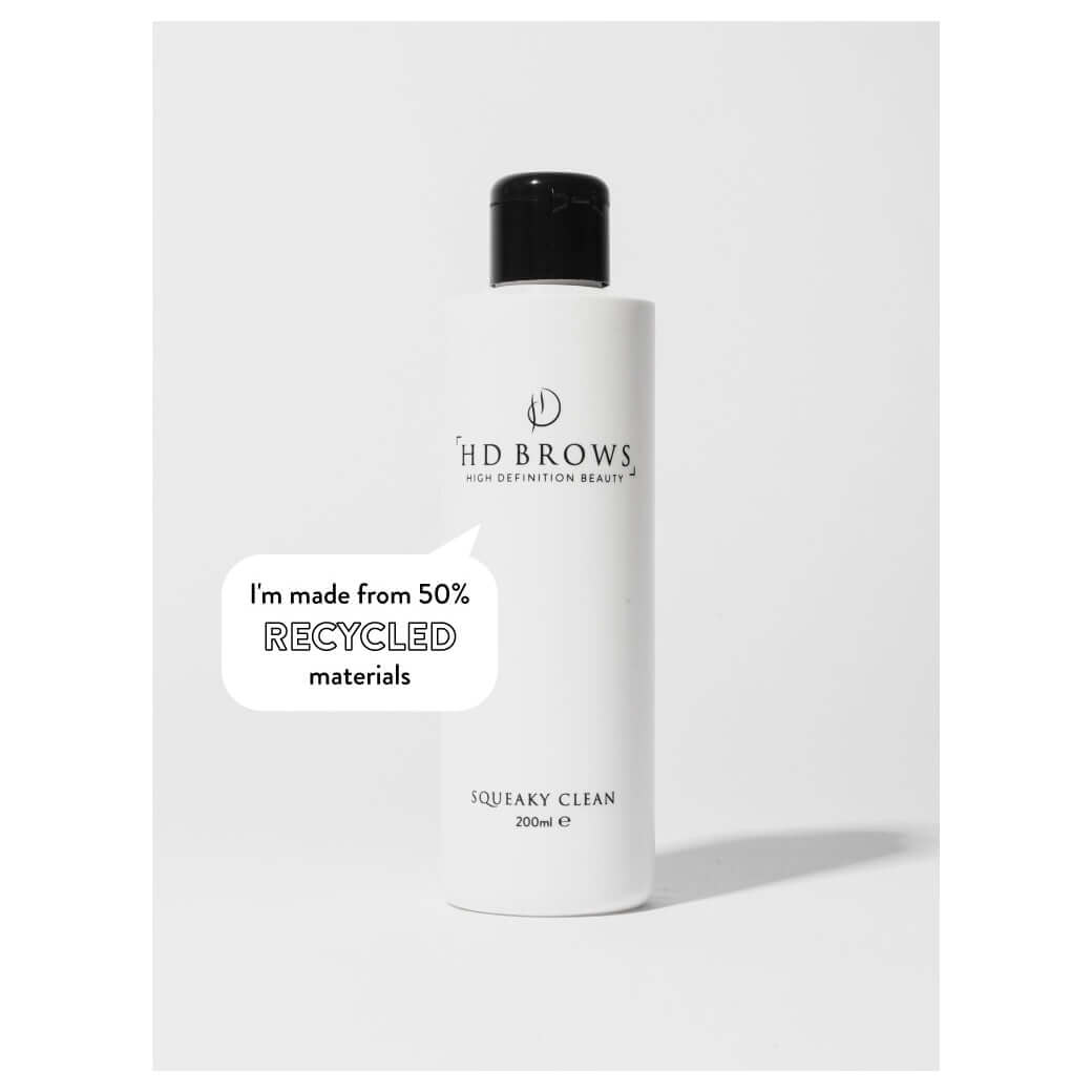 Squeaky Clean Make-up Remover HD Brows Squeaky Clean Make-Up-Entferner Bereiten Sie den Augen- und Augenbrauenbereich vor allen HD-Behandlungen vor, indem Sie jegliches Make-up mit unserem speziell entwickelten Squeaky Clean entfernen. Warum es Ihnen gefa