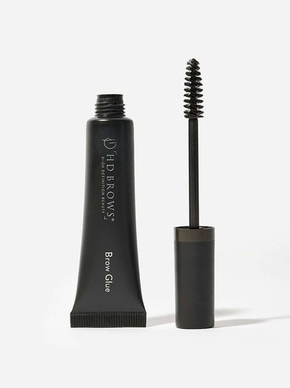Brow Glue HD Brows Augenbrauen-Fixiergel Team HD wollte das beste Augenbrauengel entwickeln, das es je ausprobiert hat. Nach über einem Jahr Entwicklungszeit war Brow Glue endlich geboren. Wir haben es nicht ohne Grund Brow Glue genannt. Mit seiner supers