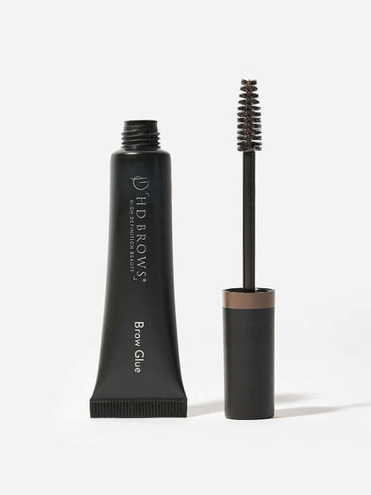Brow Glue HD Brows Augenbrauen-Fixiergel Team HD wollte das beste Augenbrauengel entwickeln, das es je ausprobiert hat. Nach über einem Jahr Entwicklungszeit war Brow Glue endlich geboren. Wir haben es nicht ohne Grund Brow Glue genannt. Mit seiner supers