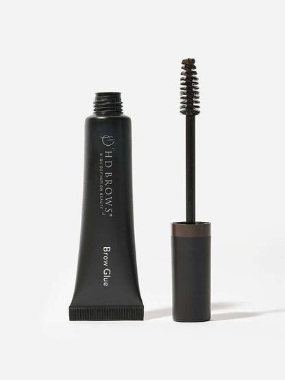 Brow Glue HD Brows Augenbrauen-Fixiergel Team HD wollte das beste Augenbrauengel entwickeln, das es je ausprobiert hat. Nach über einem Jahr Entwicklungszeit war Brow Glue endlich geboren. Wir haben es nicht ohne Grund Brow Glue genannt. Mit seiner supers