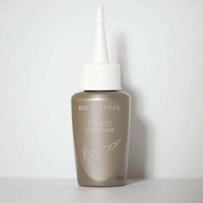 50ml Vitamin Dose & Spout Flüssigkeiten Vitamin Dose muss auf saubere Nägel aufgetragen werden, damit Ihre Nagelplatte die Vitamine B1, B2, B12, Vit C und Vit P aufnehmen kann, die für den Zellstoffwechsel und die Keratinstruktur für ein gesundes Nagelwac