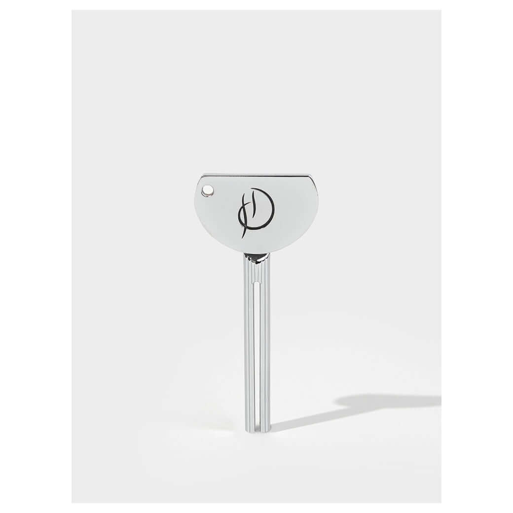 Tube Hero HD Brows Tuben Schlüssel Mit dem Tube Hero vermeiden Sie Produktverschwendung. Mit diesem innovativen Tool können Sie auch den letzten Tropfen aus Ihren Lieblings-Schönheitsprodukten herauspressen. Warum es Ihnen gefallen wird Hassen Sie es nich