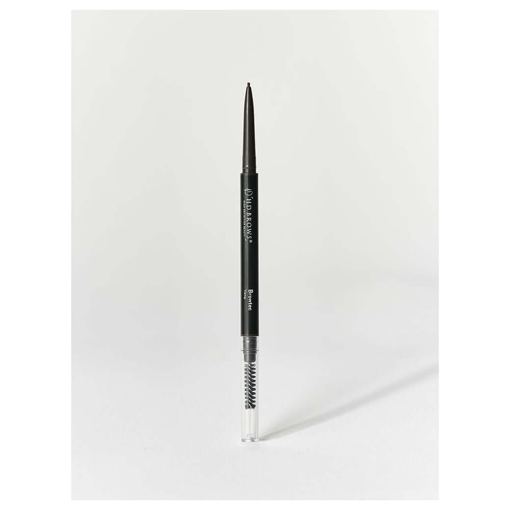 Browtec HD Brows Browtec Browtec ist ein ultradünner, einziehbarer Augenbrauenstift mit Bürste, mit dem Sie Ihre Augenbrauen einfacher als je zuvor nachzeichnen können. Diese neue und verbesserte Version unseres meistverkauften Stifts hat eine superfeine