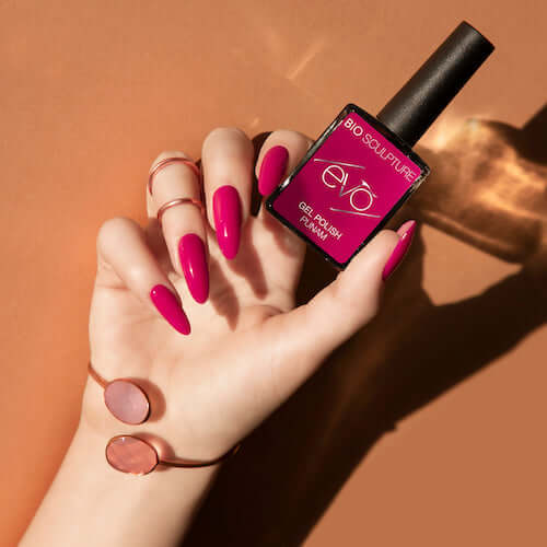 EVO CLASSICS #1 EVO Collection Kaufe die Bio Sculpture EVO CLASSICS #1 Collection mit 6 EVO Gels und erhalten ein Carmen Parfüm kostenlos. CARMEN Parfüm, die Essenz der Weiblichkeit.Ein jung und leichtes, mit weichen, sinnlichen Elementen, edel präsentier