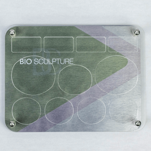 Small Gel Tray Marketing Dieses Tablett ist eine kompakte, auffällige Ergänzung Ihrer Manikürestation sowie eine saubere und aufgeräumte Möglichkeit, Ihre Gels und Behandlungsprodukte aufzubewahren.Tablett hält:4 x 4,5g BioGel-Töpfe1 x 10g BioGel-Topf2 x