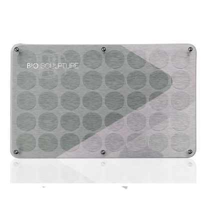 Bio Gel Tray 40 Marketing BioGel Colour Tray ist ein Stand-Display, das 40 BioGel (4,5 g) Einheiten ebenso attraktiv wie sicher platziert. Eine ästhetische Verkaufshilfe, die sich dank des eingebauten Ständers auch abgeschrägt aufstellen lässt. Ideal um I