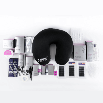 Extend Starter Kit Trainer INHALT1 x Nacken Kissen1 x Sterile Eye Wash - 10 Einwegpackungen1 x Ultrabond PRO 5 Kleber1 x Kleber Entferner Gel1 x Wimpern Extension Entferner 2ml1 x Pro Sealant1 x Pinzette, Fine Point1 x Pinzette, Large Volume1 x Unteraugen