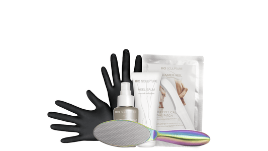 Summer Heel Professional Kit - SPA SPA Das komplette Set zur sicheren und effektiven Hornhautentfernung im Salon• Pflaster zur Hornhautentfernung• Sommer-Fersenspritz• Fersenbalsam• Schaber• Schwarze Handschuhe• Fußfeile Bio Sculpture
