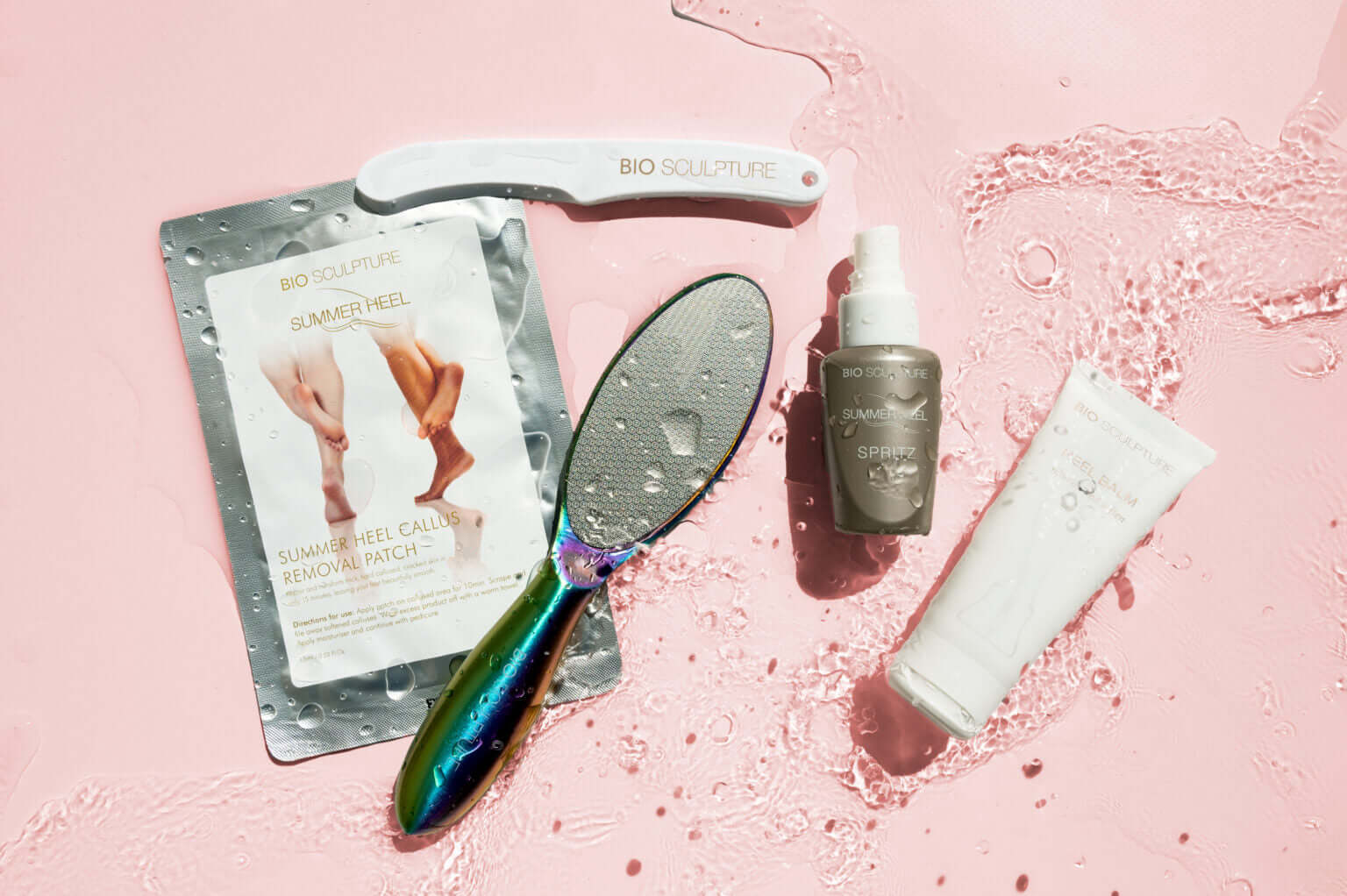 Summer Heel Professional Kit - SPA SPA Das komplette Set zur sicheren und effektiven Hornhautentfernung im Salon• Pflaster zur Hornhautentfernung• Sommer-Fersenspritz• Fersenbalsam• Schaber• Schwarze Handschuhe• Fußfeile Bio Sculpture