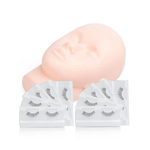 Wimpern zum Üben an Heidi (verschiedene Wimpern) Passgenaue Übungswimpern für deinen Trainingskopf „Heidi“: naturgetreu, ideal zum Kleben, Entfernen &amp; Wiederholen. Einfach austauschbar – perfekt für präzises Wimperntraining. Nouveau Lashes