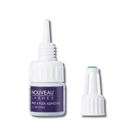 Kleber PRO X FLEX ADHESIVE Kleber Unser allererster Klebstoff ohne Dämpfe, Pro X Flex, ist ideal für empfindliche Augen und offene Augentechniken sowie das Auftragen der unteren Wimpern und liefert fortschrittliche Ergebnisse mit einer Trocknungszeit von
