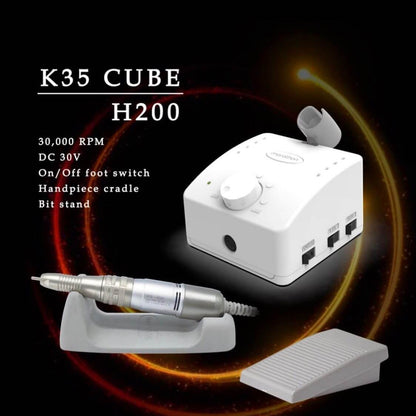 Marathon K35 Cube + SH30N + SFP27 Nagelfräser & Tools Marathon K35 Cube + SH30N + SFP27Diese elektrische Tischfeile ist eine Kombination aus modernem Design und fortschrittlicher Technologie mit einem zuverlässigen SH30N-Kopf.Eine professionelle Fräsmasch