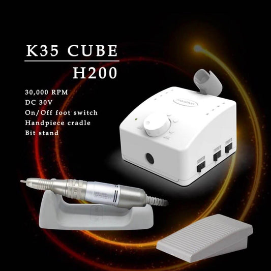 Marathon K35 Cube + SH30N + SFP27 Nagelfräser & Tools Marathon K35 Cube + SH30N + SFP27Diese elektrische Tischfeile ist eine Kombination aus modernem Design und fortschrittlicher Technologie mit einem zuverlässigen SH30N-Kopf.Eine professionelle Fräsmasch
