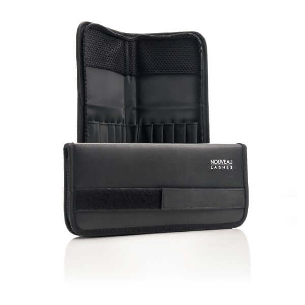 Professionelle Pinzettentasche und Halter Pinzetten Diese professionelle Pinzettentasche lässt sich auch als Pinzettenhalter verwenden. Inhalt1 Pinzettentasche1 Präzisions Pinzette gerade 1 Präzisions Pinzette gebogene Nouveau Lashes